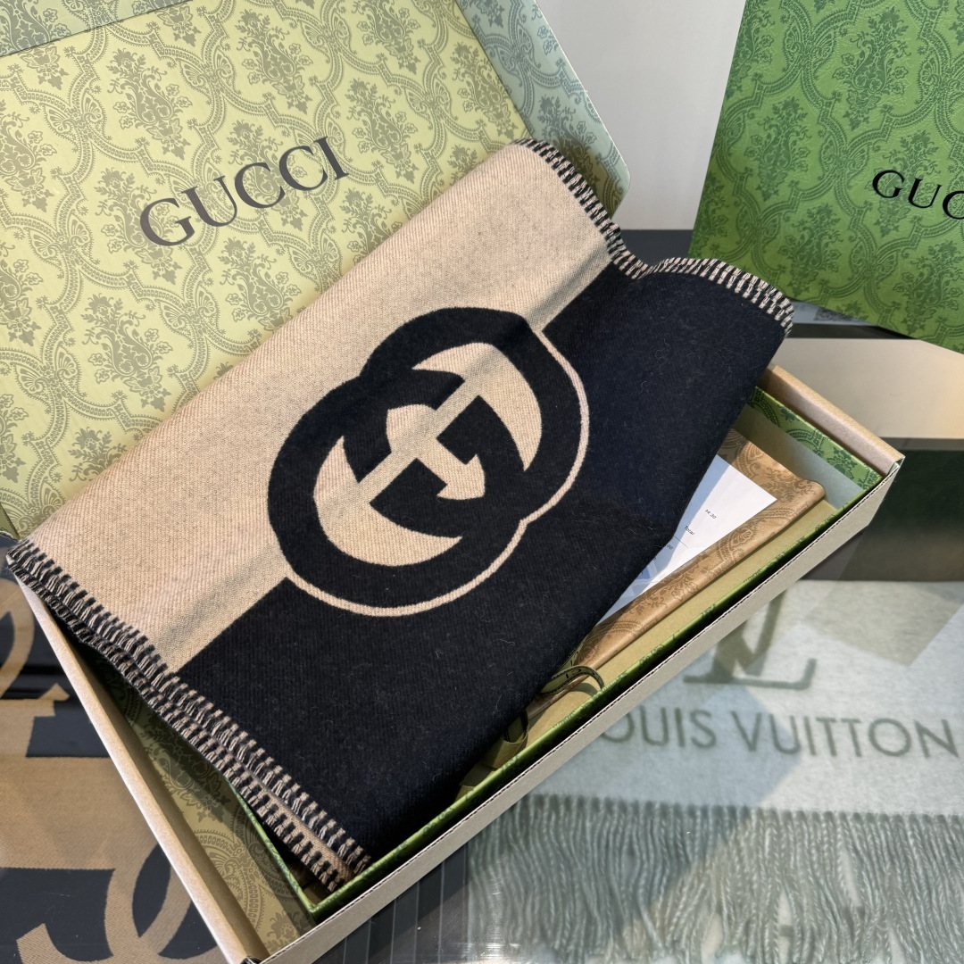 Gucci Black & Beige Fringed Scarf
